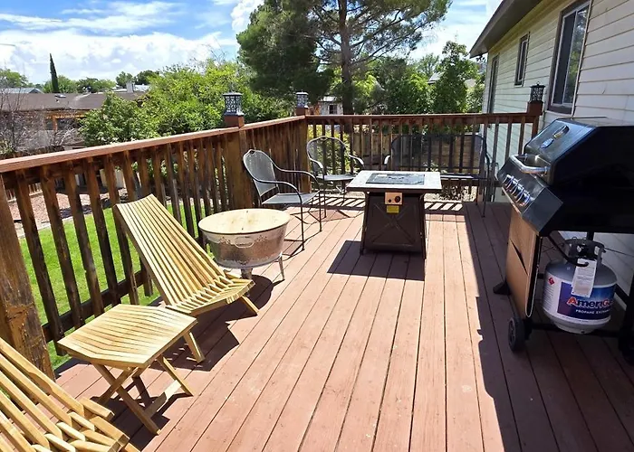 Apartment Paddleboards, Air Hockey, Grill, Fire Pit, Wd, Brkfst, Sleeps 14, Upper Page