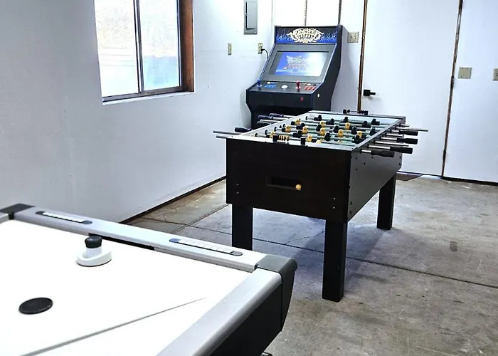 Apartment Paddleboards, Air Hockey, Grill, Fire Pit, Wd, Brkfst, Sleeps 14, Upper Page