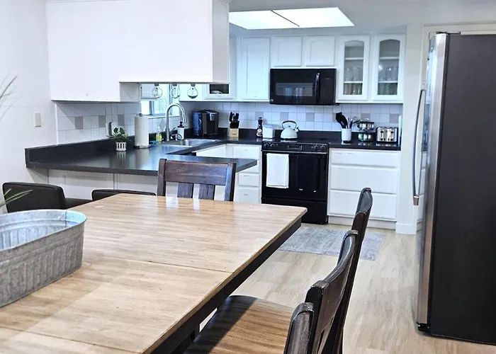 Paddleboards, Air Hockey, Grill, Fire Pit, Wd, Brkfst, Sleeps 14, Upper * Page