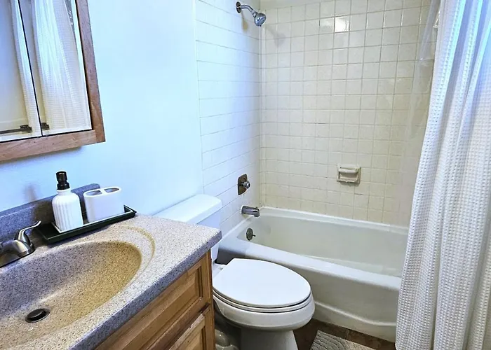 Paddleboards, Air Hockey, Grill, Fire Pit, Wd, Brkfst, Sleeps 14, Upper *