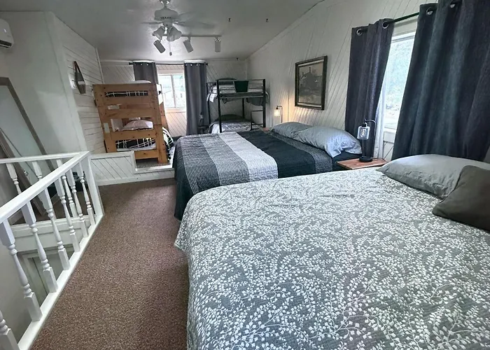 Paddleboards, Air Hockey, Grill, Fire Pit, Wd, Brkfst, Sleeps 14, Upper Page
