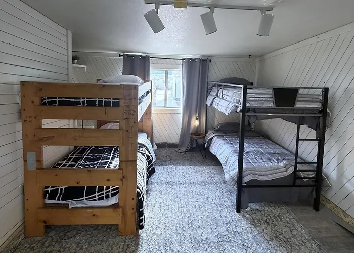 Paddleboards, Air Hockey, Grill, Fire Pit, Wd, Brkfst, Sleeps 14, Upper